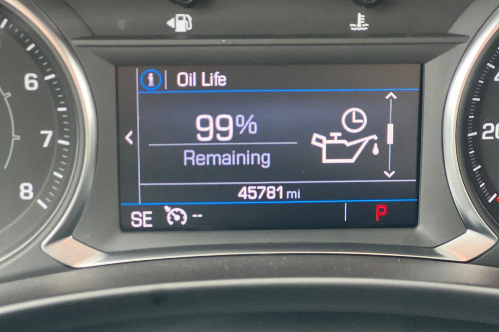 Used 2024 White GMC SLE image 23