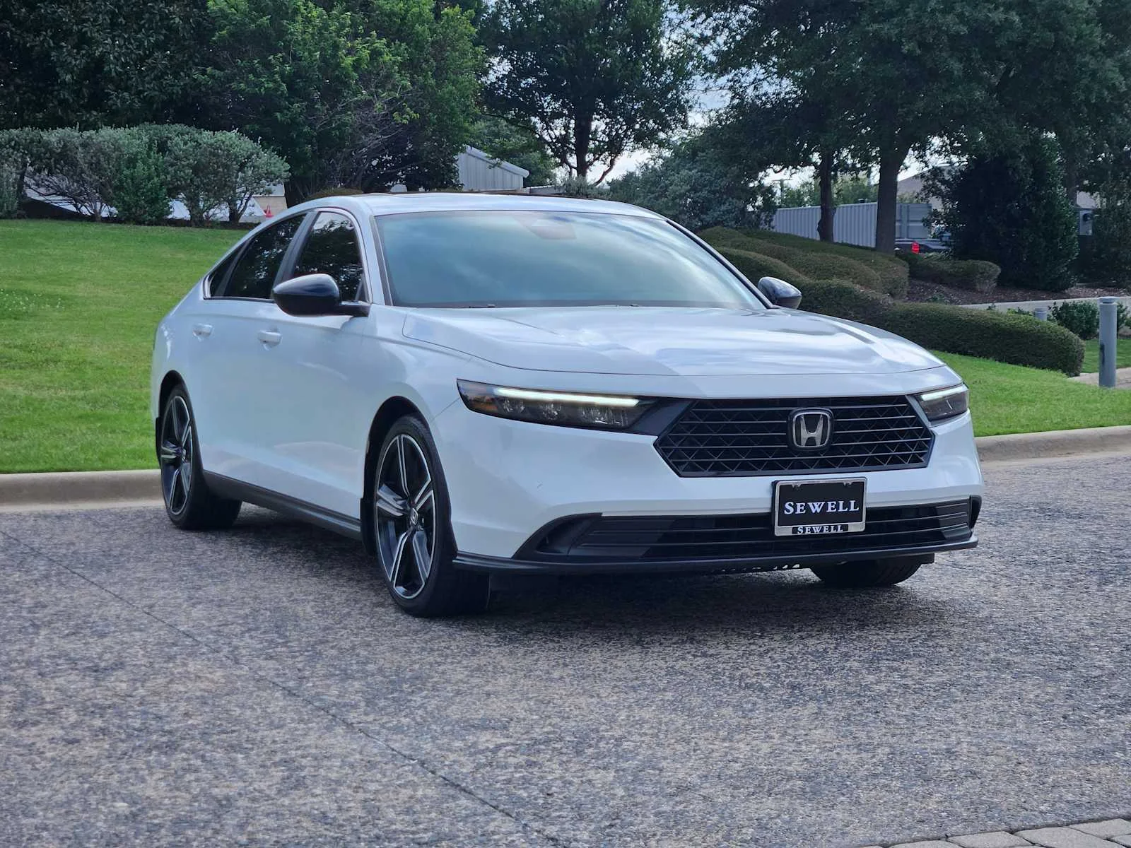 Used 2024 Platinum White Pearl Honda Sport image 2