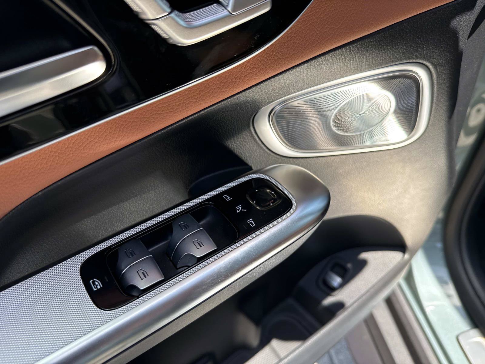 New 2026 Silver Metallic Mercedes-Benz 300 SUV image 19