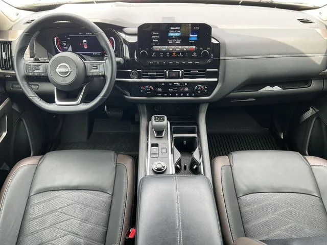 Used 2024 White Nissan Platinum image 10