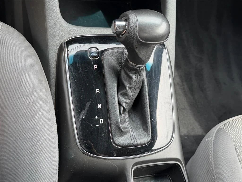 Used 2018 Silver Kia LX image 21