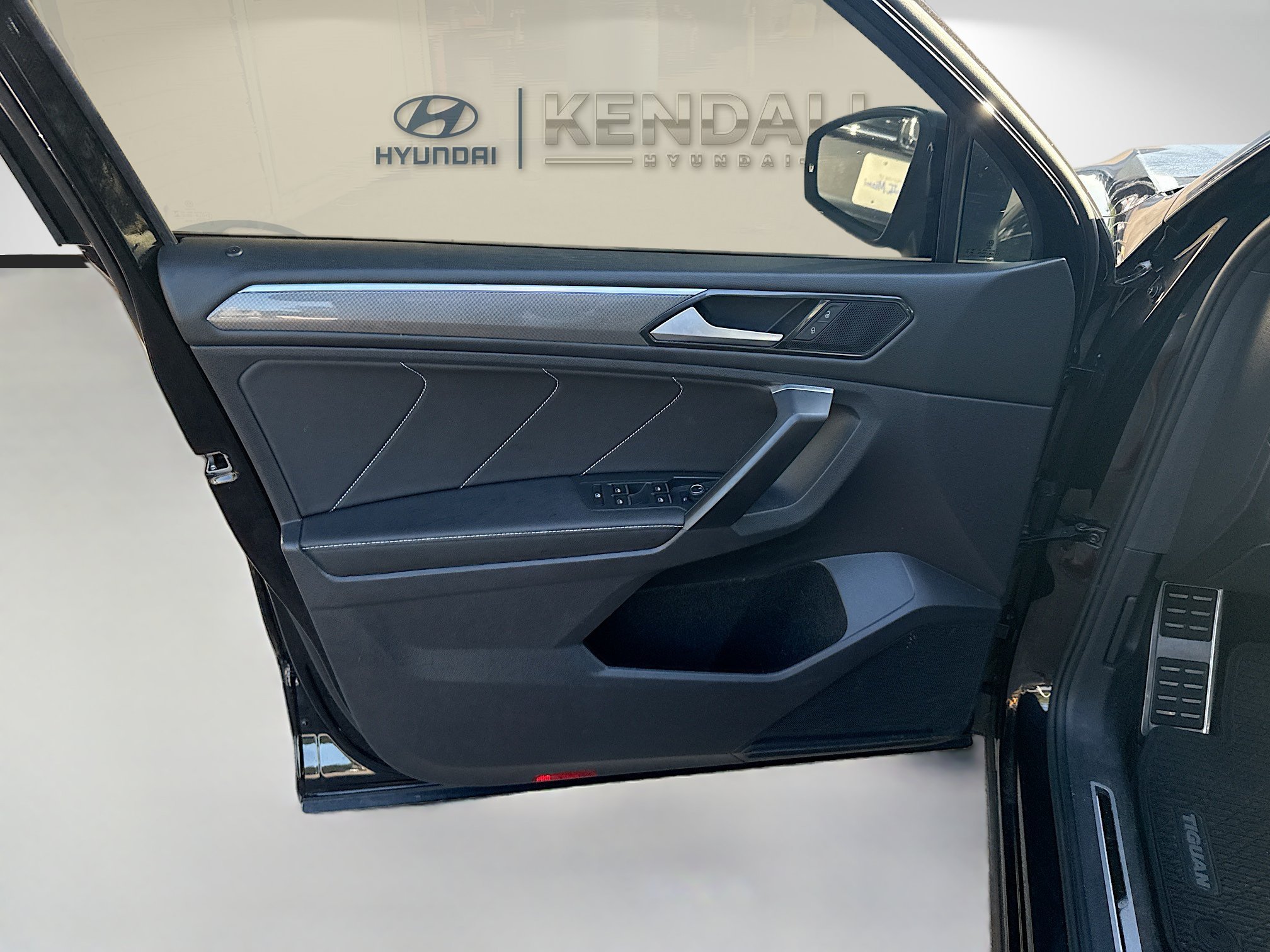 Used 2023 Deep Black Volkswagen SE R-Line Black image 17
