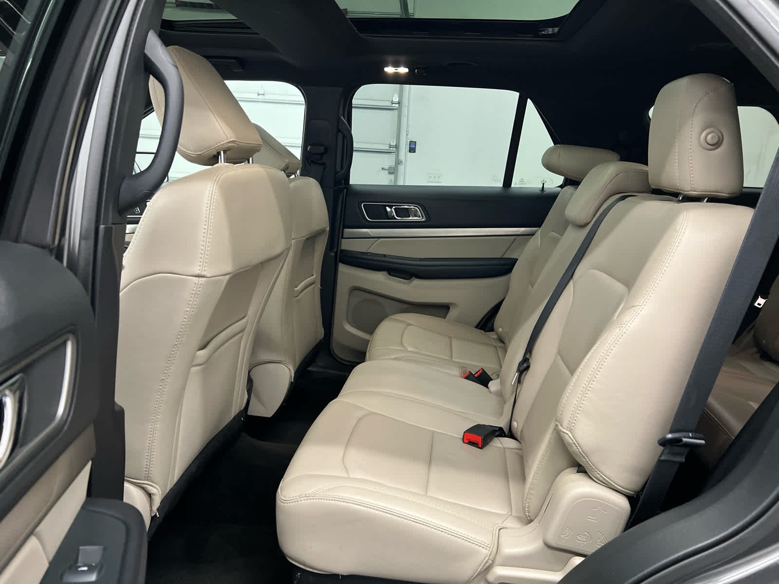 Used 2018 Magnetic Metallic Ford XLT image 24