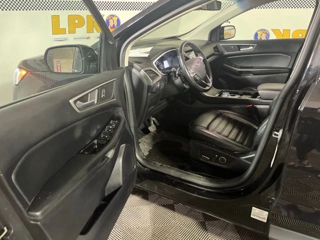 Used 2019 Black Metallic Ford SEL image 9