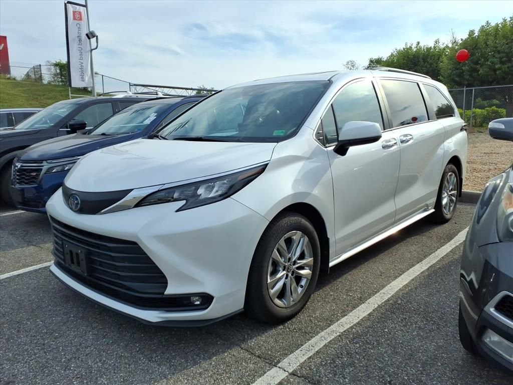 Used 2025 Beige Toyota XLE image 4