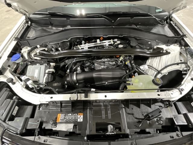 New 2026 Star White Metallic Tri-Coat Ford ST-Line image 22