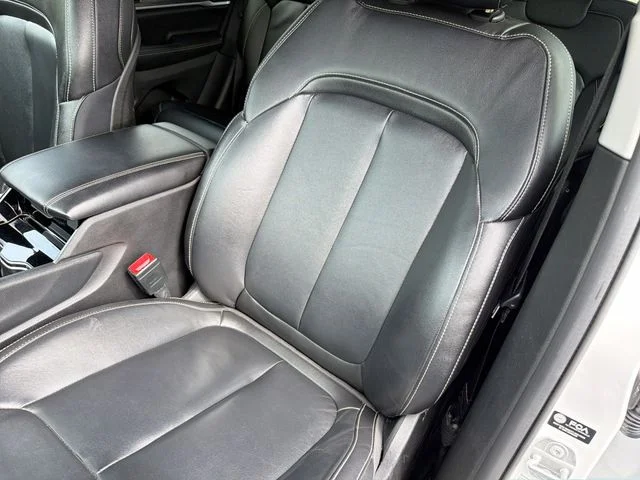 Used 2023 White Jeep Limited image 14