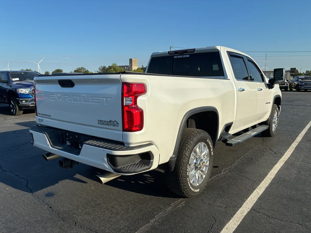Used 2022 Iridescent Pearl Tricoat Chevrolet High Country image 5