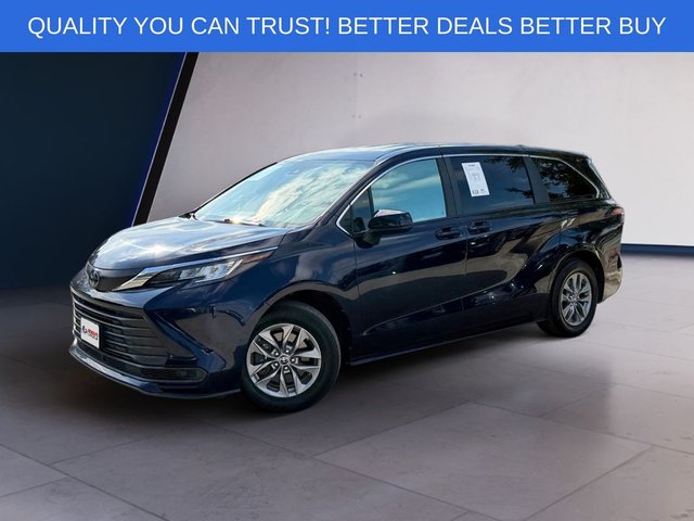 2022 Toyota Sienna LE