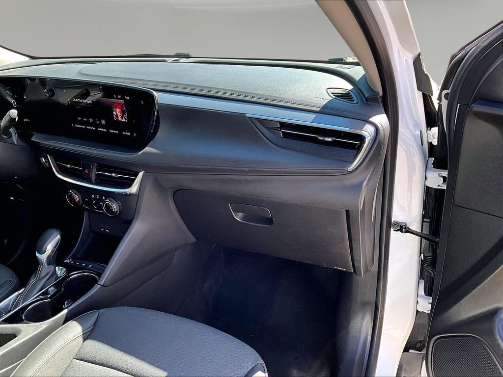 Used 2025 White Buick Preferred image 28