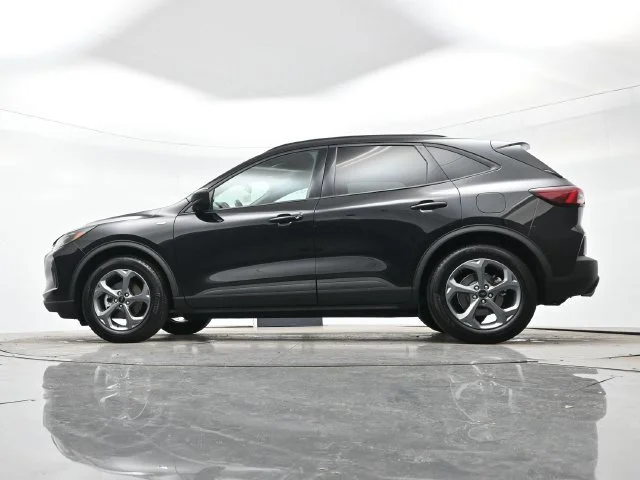 Used 2025 Agate Black Metal Ford ST-Line image 26