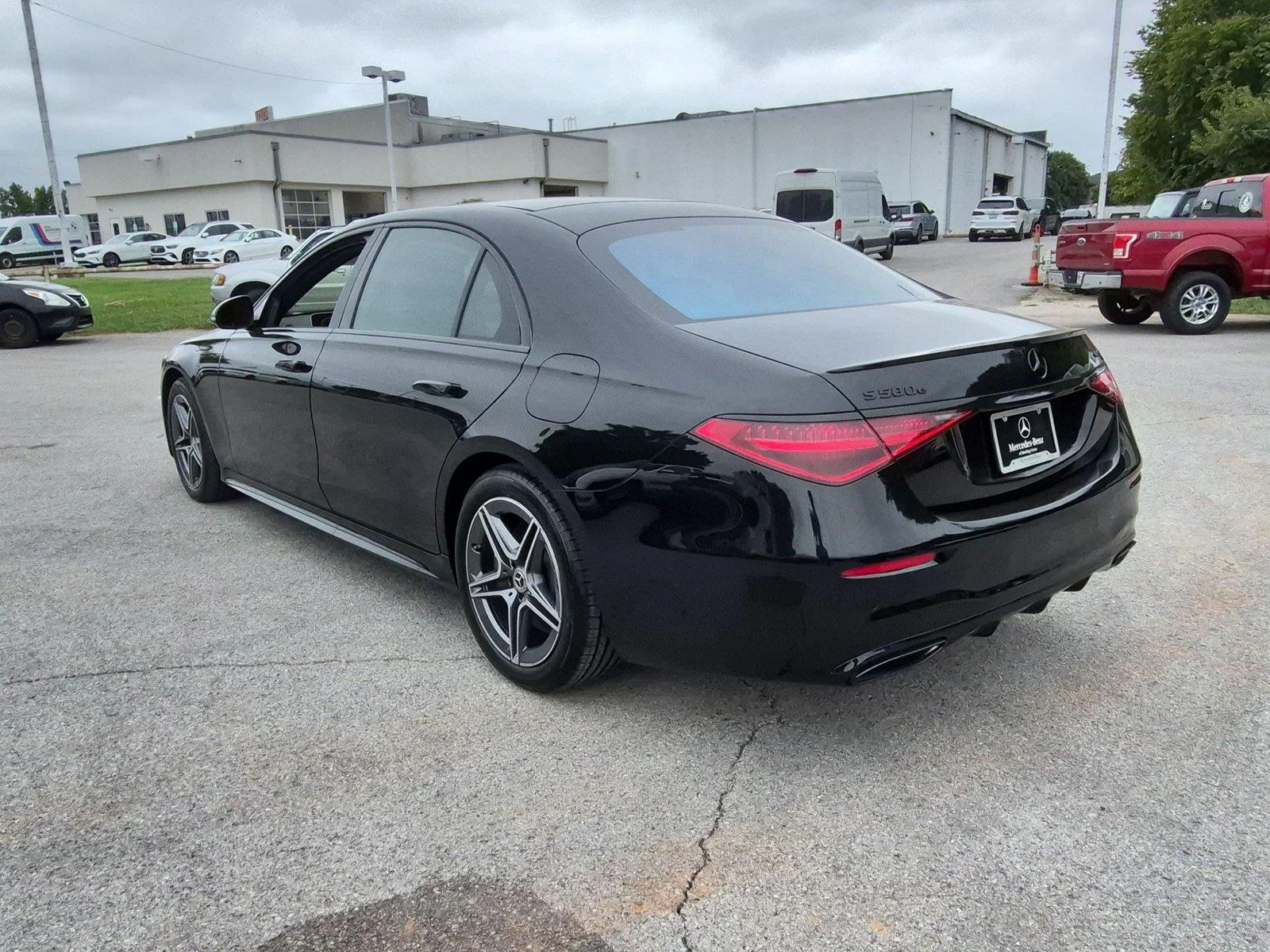 Used 2025 Obsidian Black Metallic Mercedes-Benz S 580e image 3