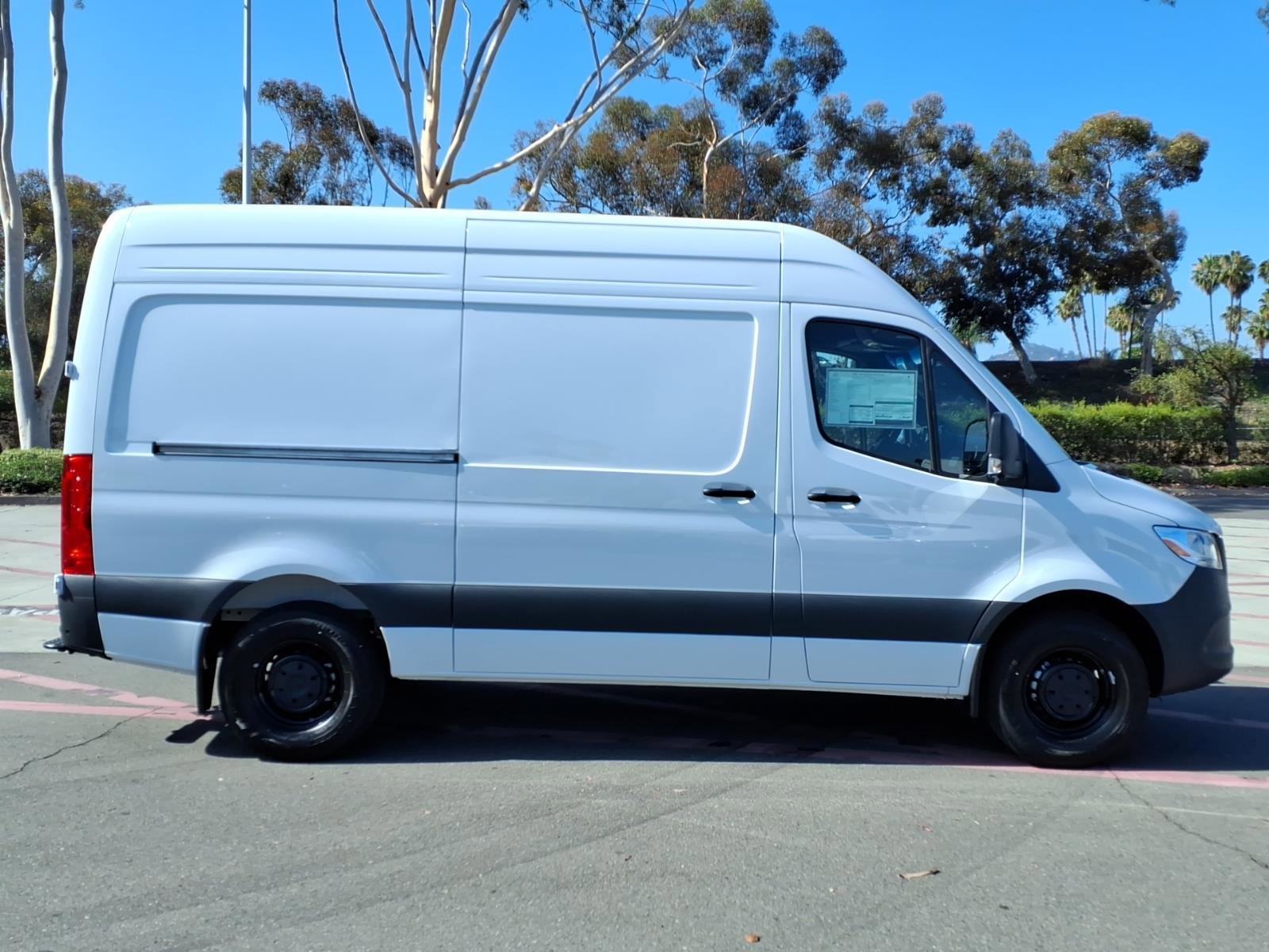 New 2026 Arctic White Mercedes-Benz Cargo 144 WB image 22