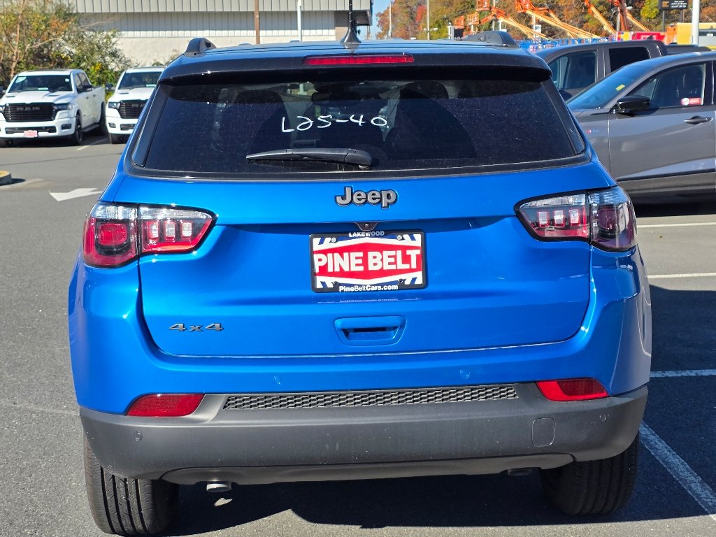 New 2026 Hydro Blue Pearl-Coat Exterior Paint Jeep Limited image 12