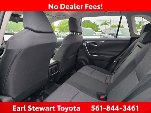 Used 2025  Toyota XLE image 5