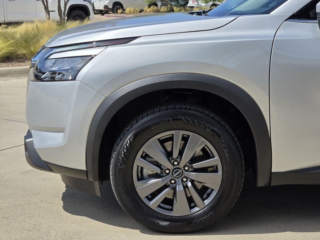 Used 2024 Silver Nissan SV image 7