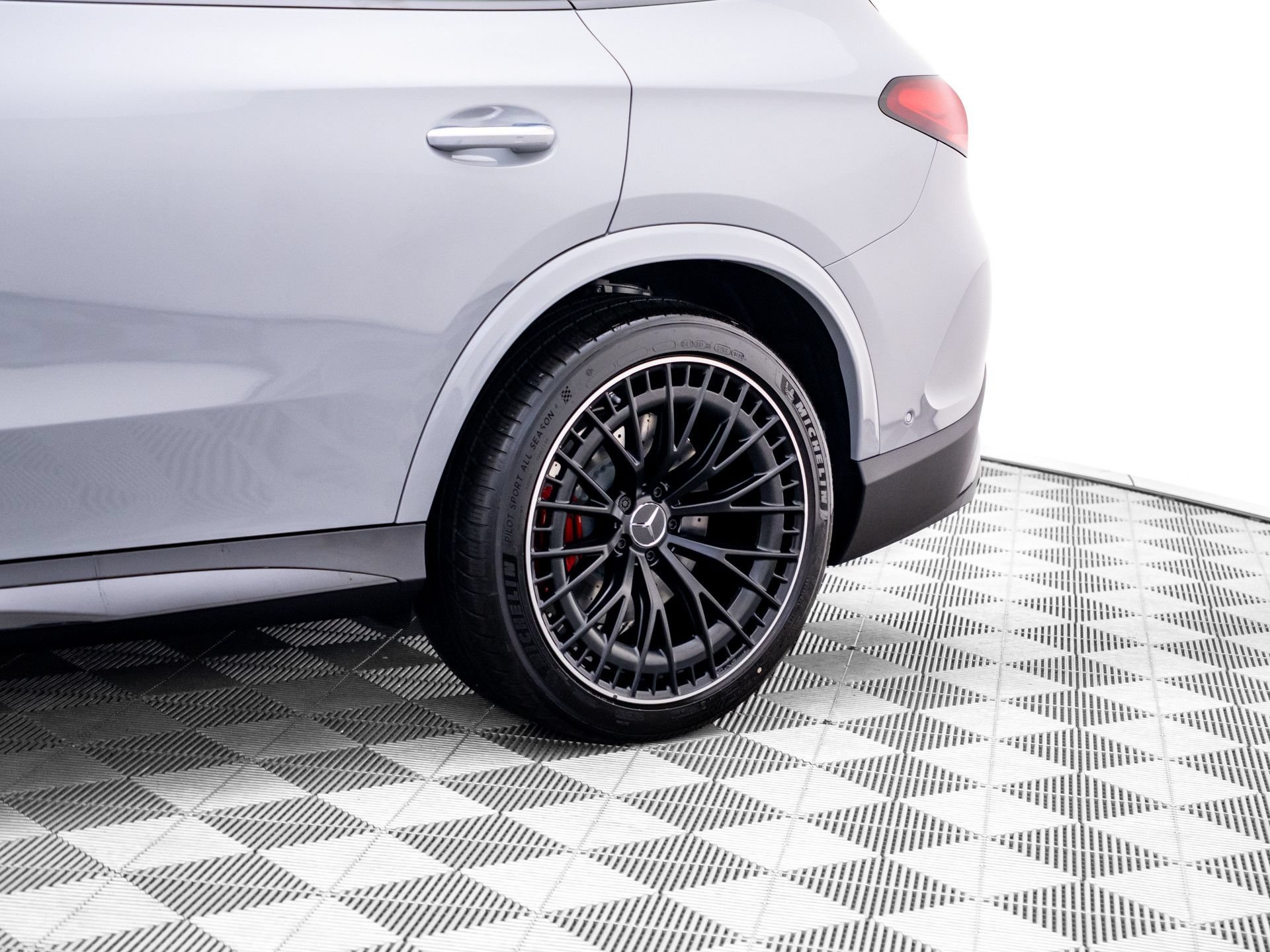 New 2026 MANUFAKTUR Alpine Grey Mercedes-Benz GLC 43 AMG® image 75