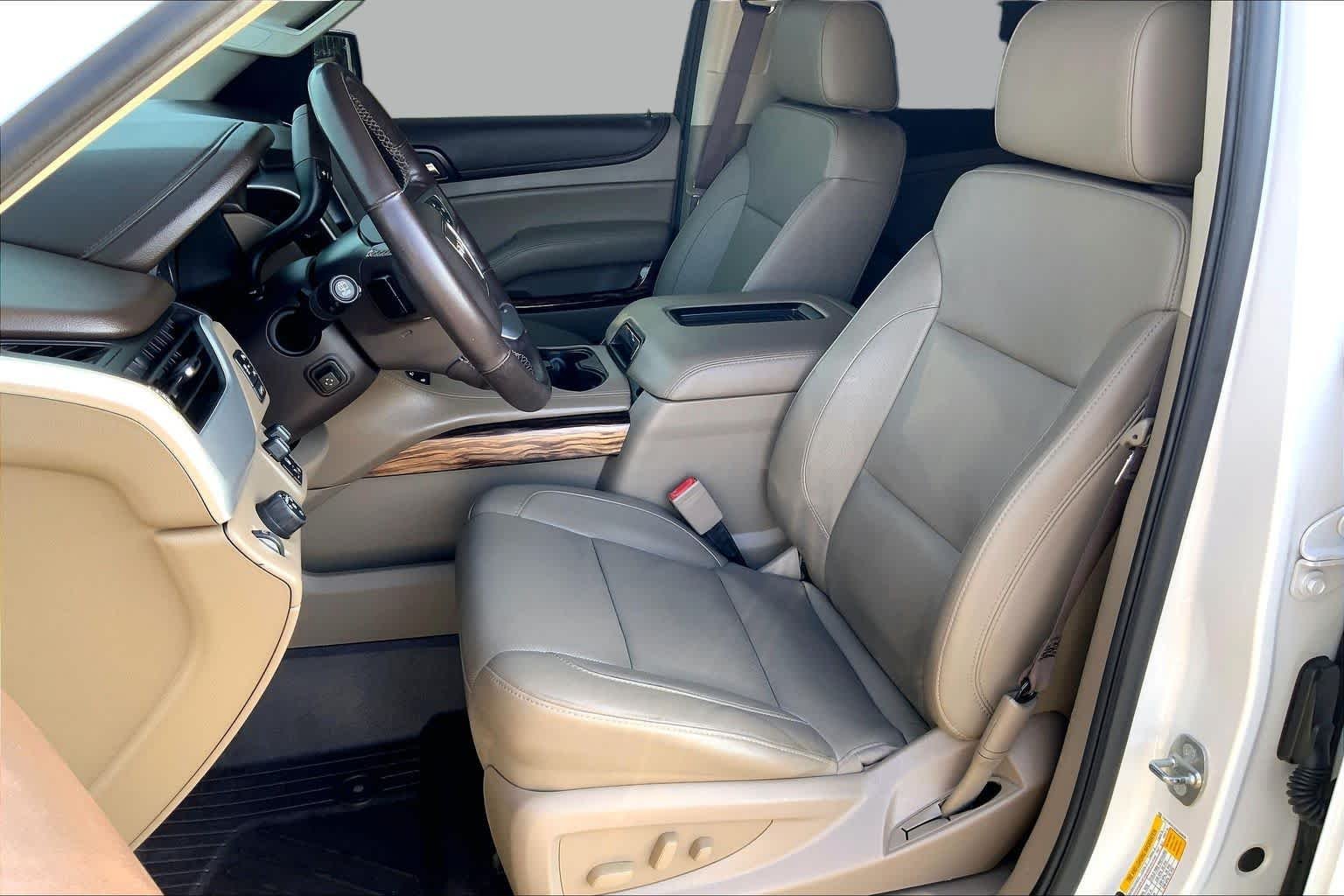 Used 2018 White Frost Tricoat GMC SLT image 8
