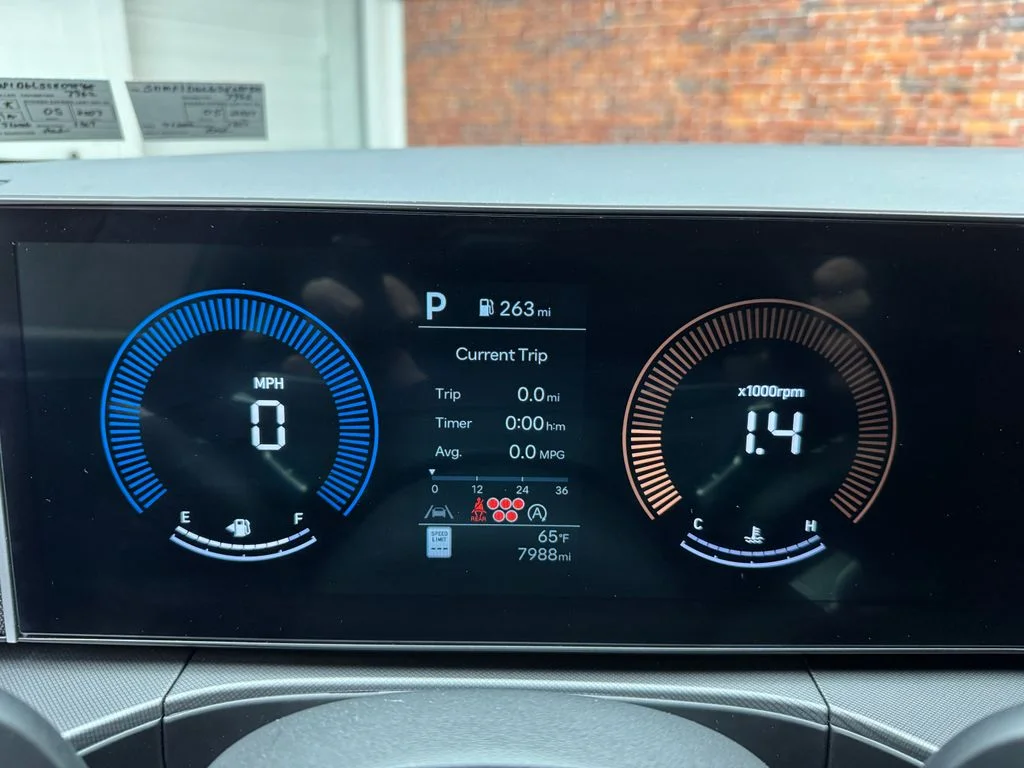 Certified Used 2025 White Hyundai SE image 17