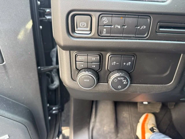 Used 2021 Black Chevrolet Z71 image 16