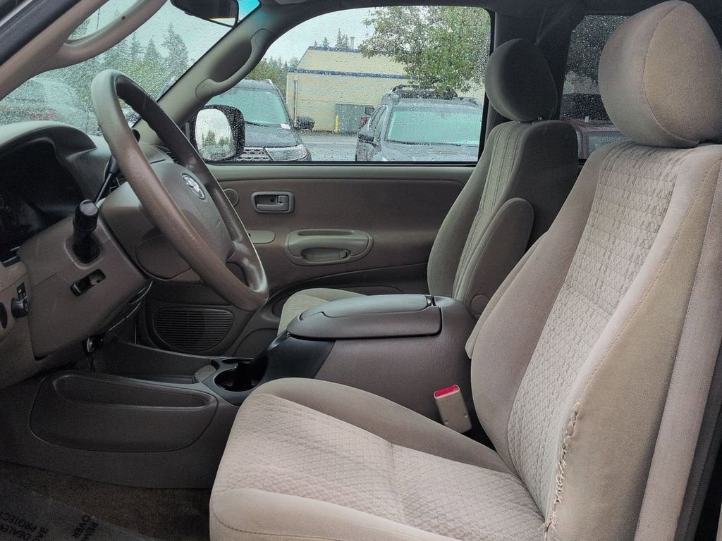 Used 2006 Natural White Toyota SR5 image 12