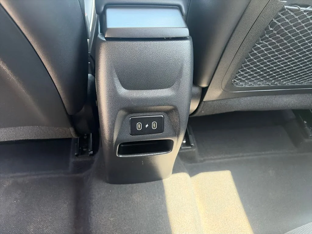 Used 2025 White Hyundai Limited image 31
