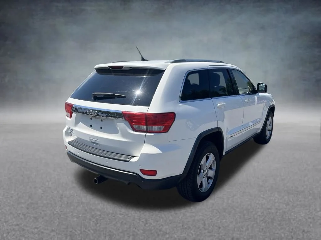 Used 2011 White Jeep Laredo image 5