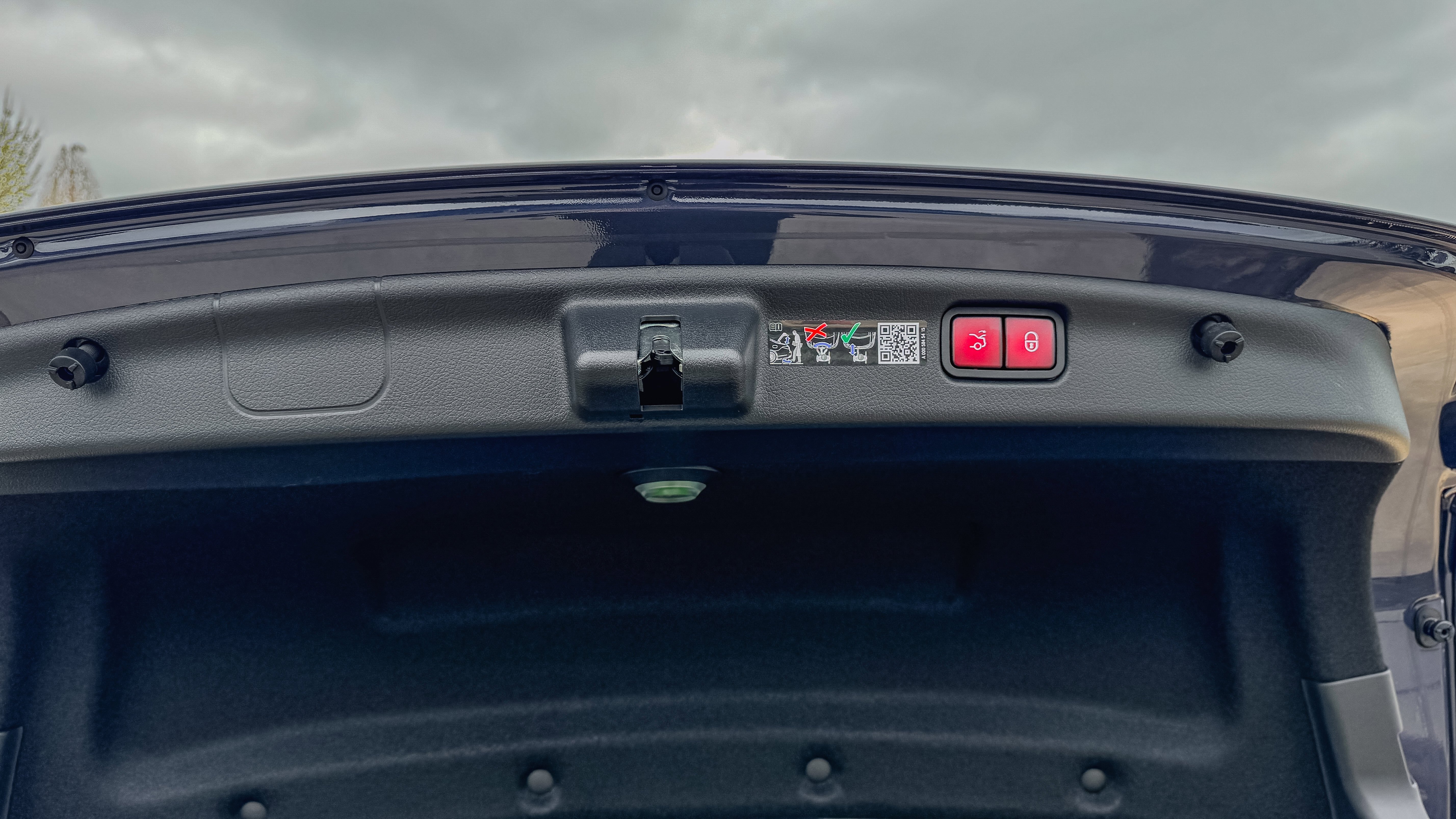 New 2026 Twilight Blue Metallic Mercedes-Benz C 300 image 27