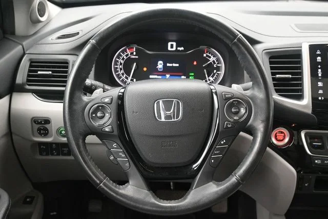 Used 2020 Obsidian Blue Pearl Honda RTL-E image 24
