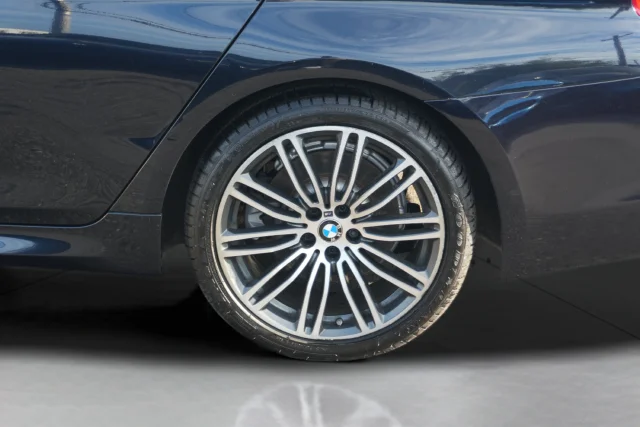 Used 2018 Black BMW 530i xDrive image 44