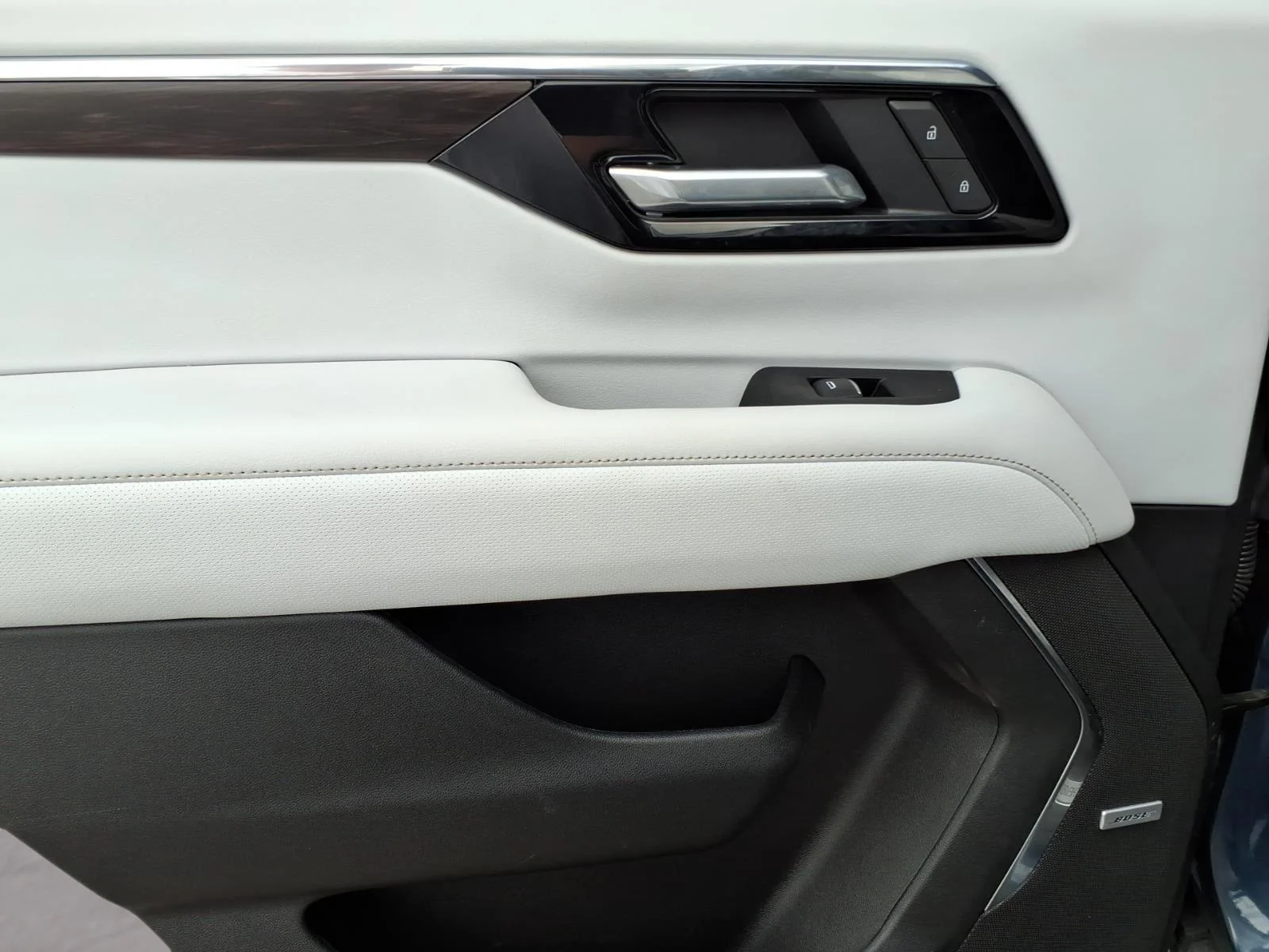 Used 2025 Lakeshore Blue Metallic Chevrolet Premier image 11