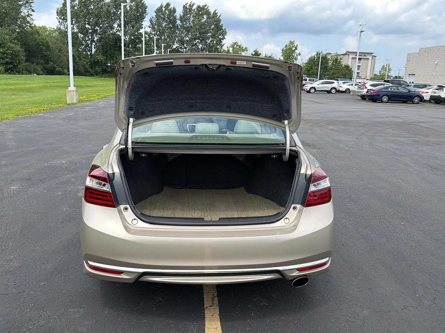 Used 2017 Modern Steel Metallic Honda EX image 13