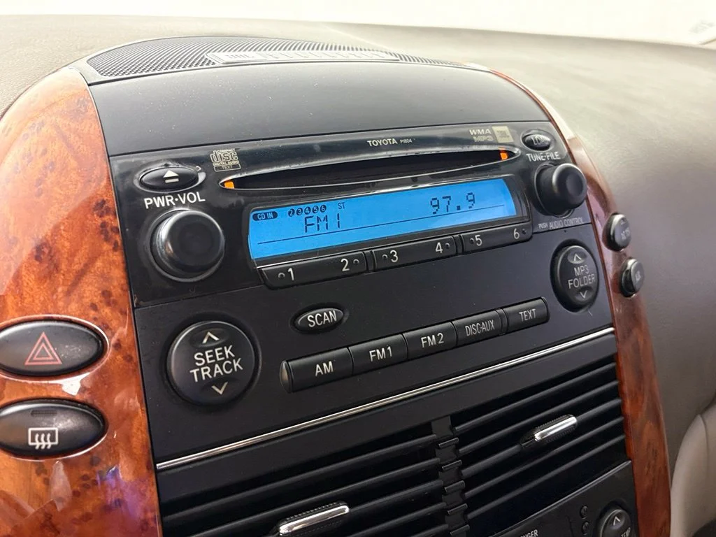 Used 2006 White Toyota XLE image 22