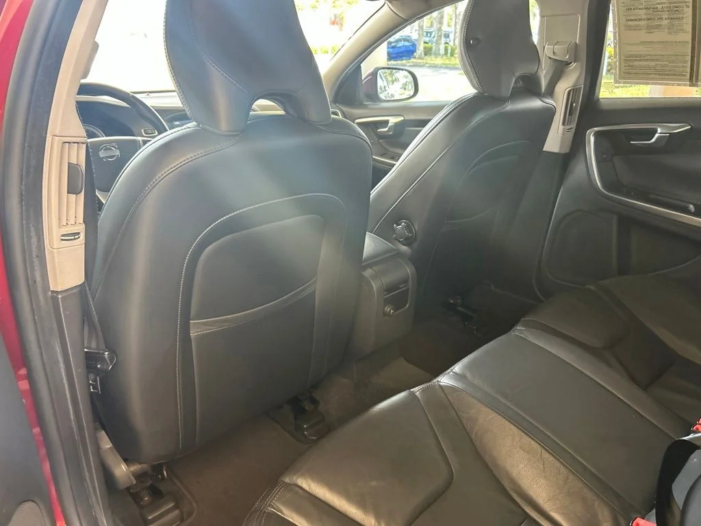Used 2013  Volvo  image 31