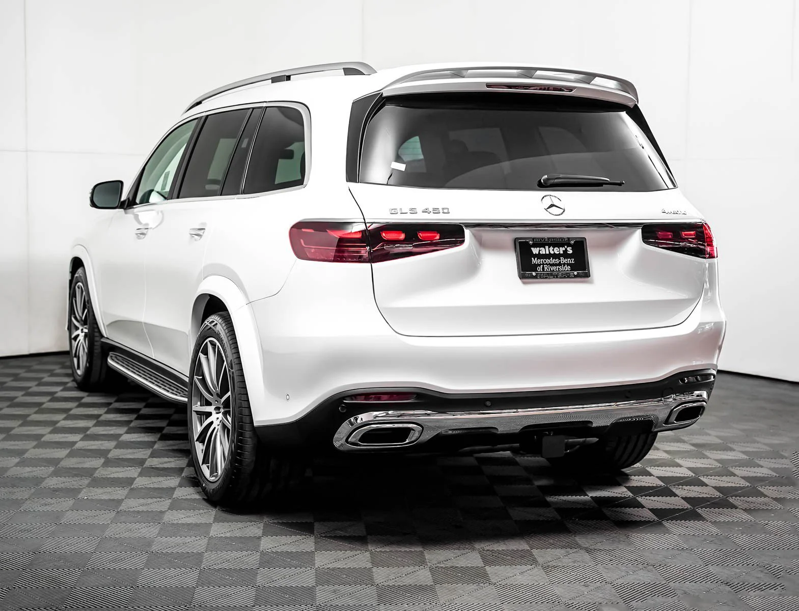 New 2026 Polar White Mercedes-Benz 4MATIC® image 2