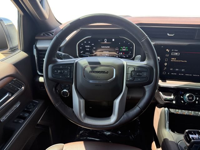 Used 2022 White GMC Denali image 13