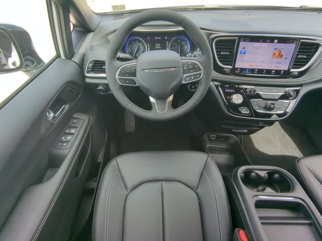 New 2027 Bright White Clear-Coat Exterior Paint Chrysler Select image 20