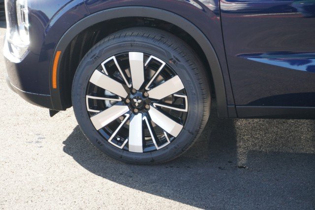 2025 Mitsubishi Outlander SE - Photo 11