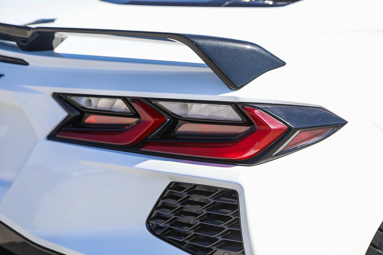 Used 2022 Arctic White Chevrolet Stingray image 8