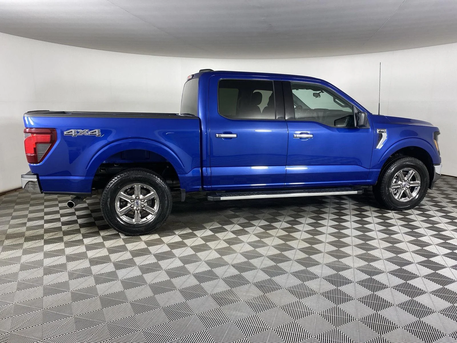 Used 2025 Atlas Blue Ford XLT image 8