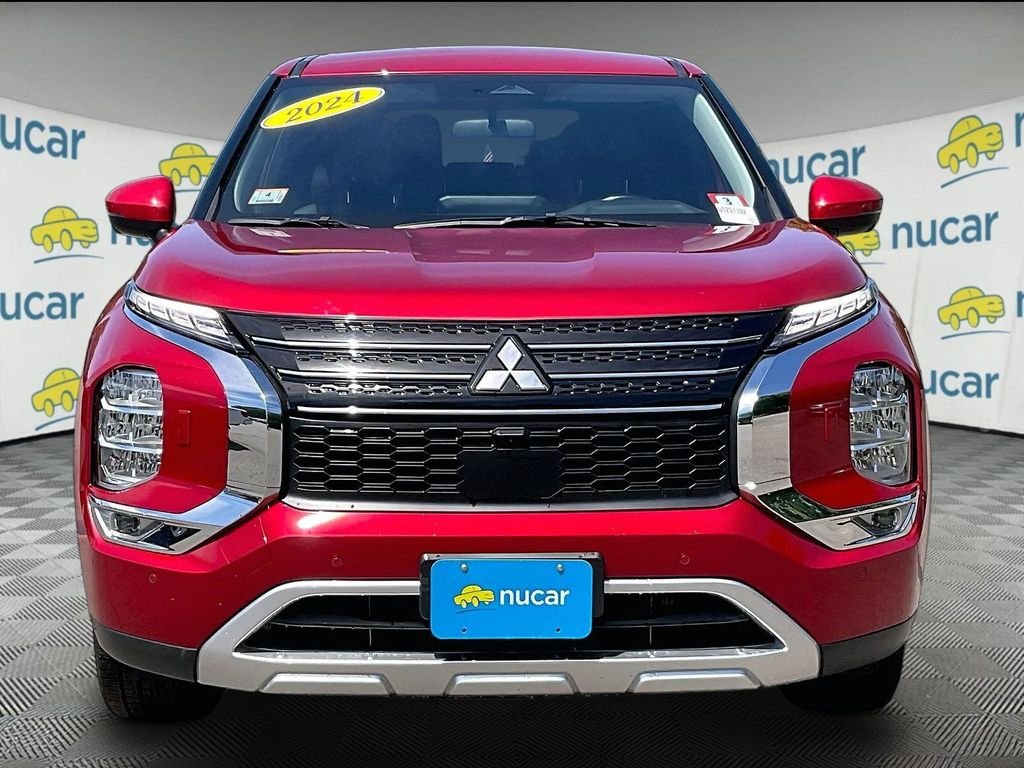Used 2024 Red Mitsubishi SE image 2