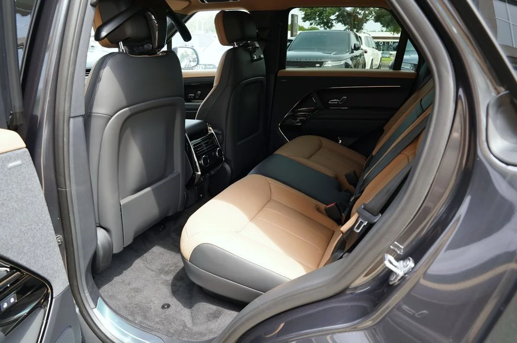 New 2026 Carpathian Grey Land Rover Dynamic SE image 32