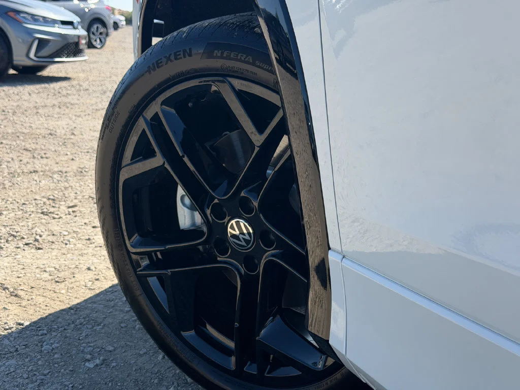New 2026  Volkswagen SE R-Line Black image 11