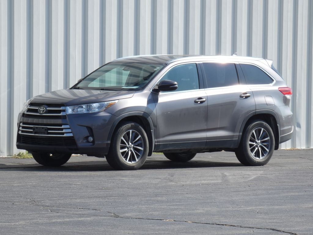 Used 2019 Gray Toyota XLE image 38