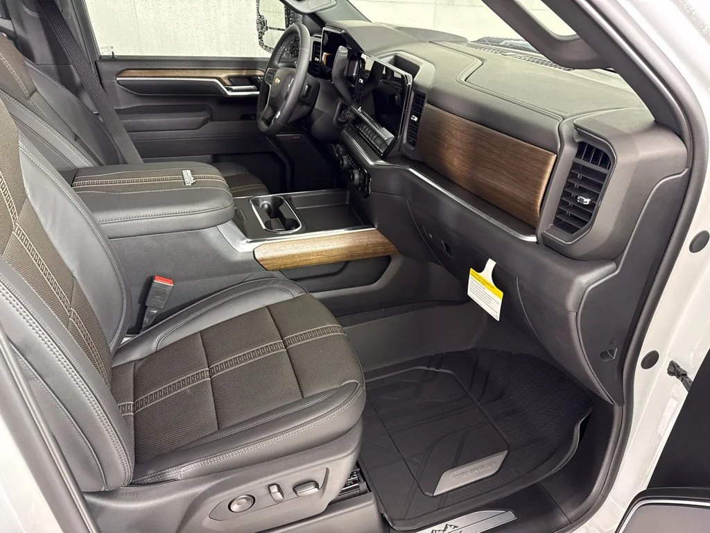 New 2026 Summit White Chevrolet High Country image 23