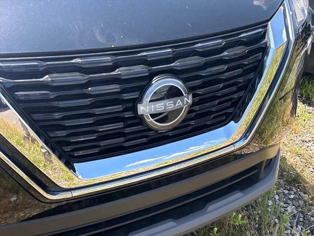 Used 2022 Black Nissan SV image 5