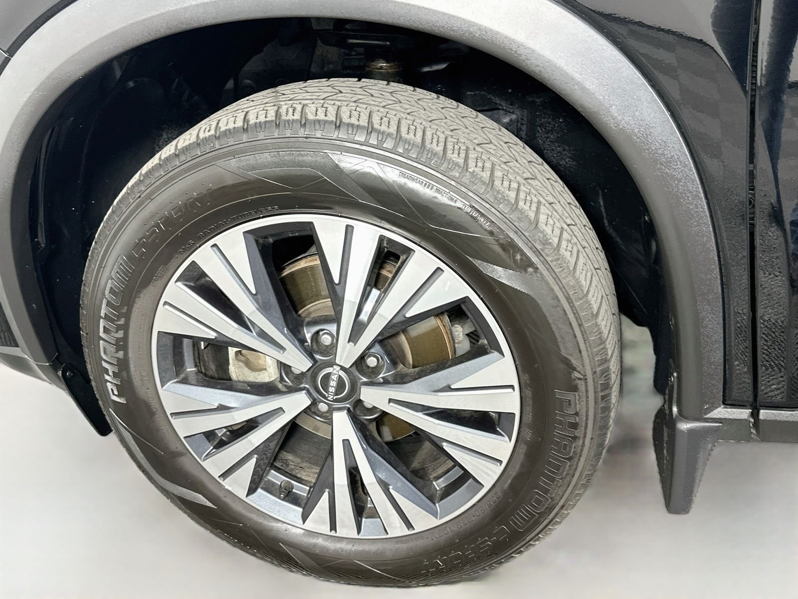 Used 2022 Super Black Nissan SV image 30