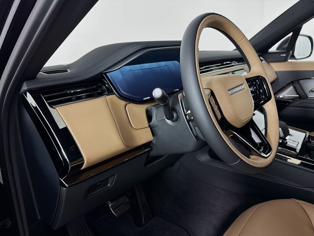 New 2026 Santorini Black Land Rover Dynamic SE image 4