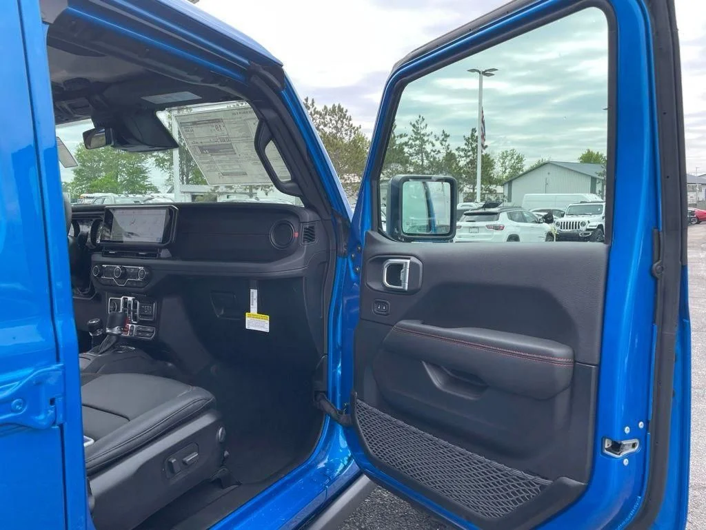 New 2026 Hydro Blue Pearl-Coat Exterior Paint Jeep Rubicon X image 37