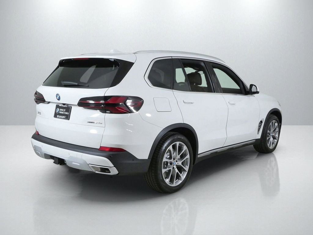 Used 2026 Alpine White BMW xDrive50e image 10